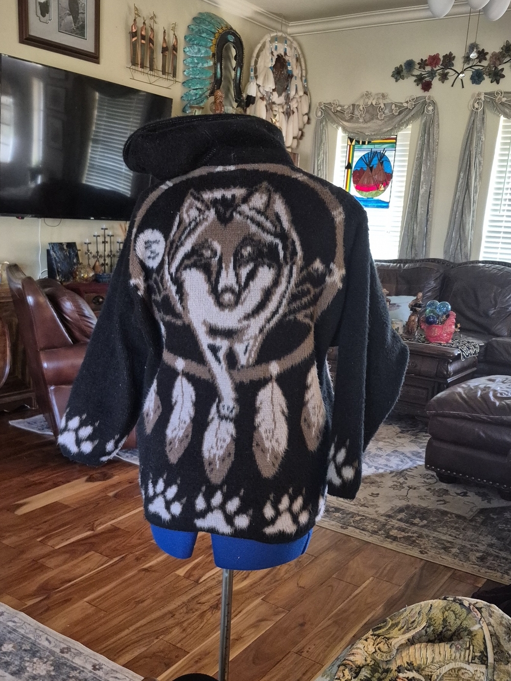 All Indian Native Wear100% Wool. 1980s Vintage.Sz.M.(3987E).(Wolf Dream Catcher)